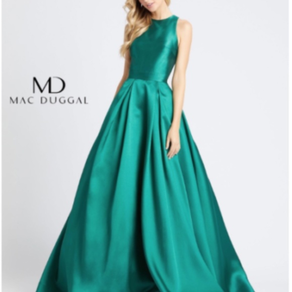 Mac Duggal elegant Green Gown - Picture 5 of 8